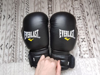 Продаю перчатки для бокса everlast