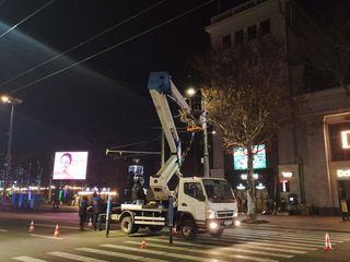 Arendă autoturn pentru instalarea decorațiunilor pe fatade, cladiri, impodobirea brazilor! foto 9