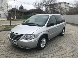 Chrysler Voyager foto 1