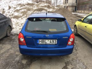 Mazda 323 foto 3