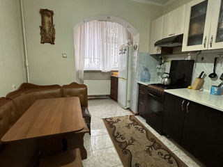 Apartament cu 2 camere, 56 m², Botanica, Chișinău foto 3