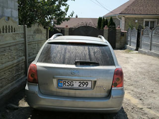 Toyota Avensis foto 4