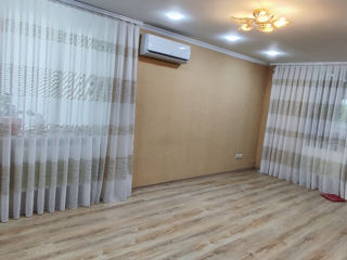 Apartament cu 2 camere, 60 m², Periferie, Fălești foto 2