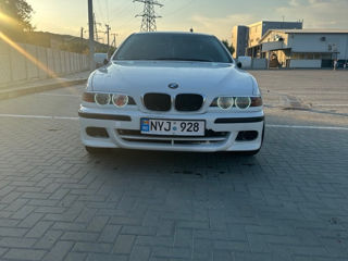 BMW 5 Series foto 2