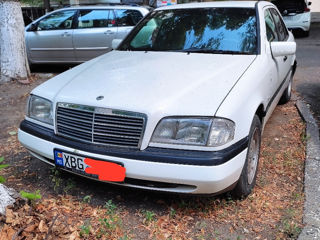 Mercedes C-Class foto 2