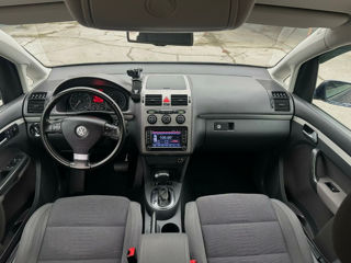 Volkswagen Touran foto 8