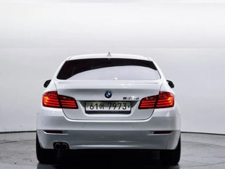 BMW 5 Series foto 4