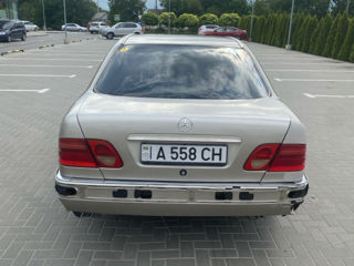 Mercedes E-Class foto 4