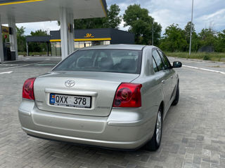 Toyota Avensis фото 3