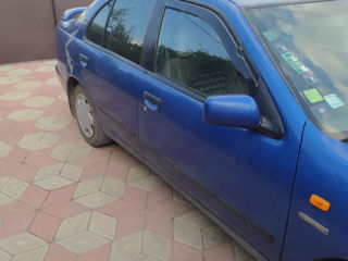 Nissan Almera foto 5