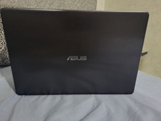 Asus VivoBook foto 2