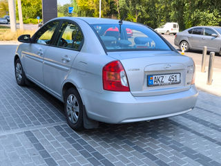 Hyundai Accent foto 4