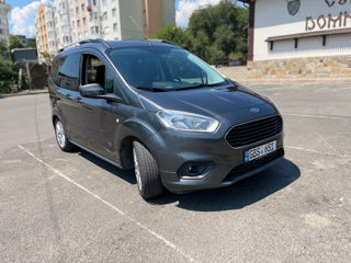 Ford Tourneo Courier foto 2