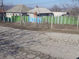 Lot de pămint cu construcții auxiliare casa de vara 12*11, garaj lîngă trasă asfaltată foto 2