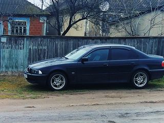 BMW 5 Series foto 1