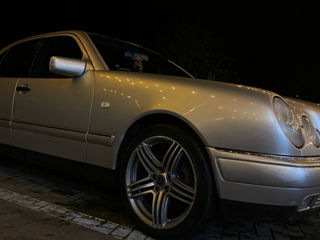 Mercedes E-Class foto 2