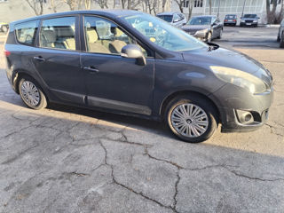 Renault Grand Scenic foto 2