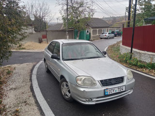 Hyundai Accent foto 3