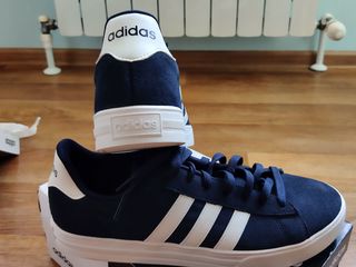 Продам новые кроссовки Adidas наш 44-44,5 размер,стелька 28,5 см оригинал foto 3