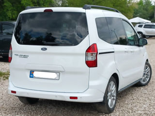 Ford Tourneo Courier foto 2