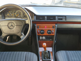 Mercedes E-Class foto 8