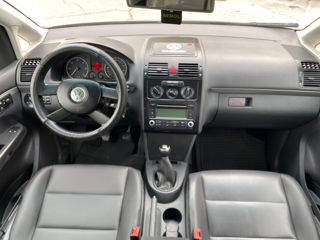 Volkswagen Touran foto 8