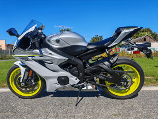 Yamaha R6 foto 2