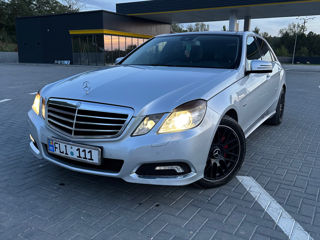 Mercedes E-Class foto 1