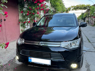 Mitsubishi Outlander foto 2