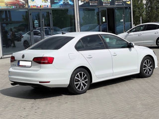 Volkswagen Jetta foto 2