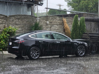 Tesla Model 3 foto 4