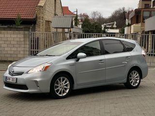 Toyota Prius v foto 3