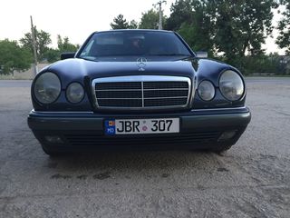 Mercedes E Class foto 2