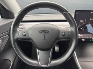 Tesla Model 3 foto 11