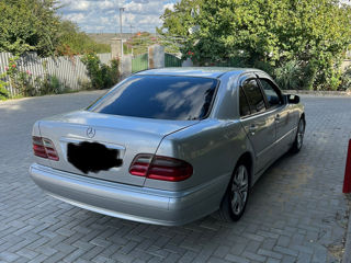 Mercedes E-Class foto 2