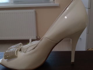 Pantofi albi de mireasa foto 1