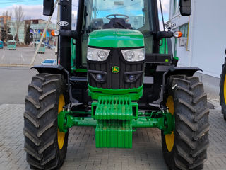 John Deere 6125M foto 2