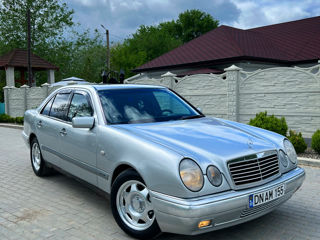 Mercedes E-Class foto 1