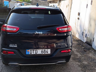 Jeep Cherokee foto 9