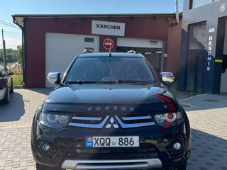 Mitsubishi Pajero Sport foto 2