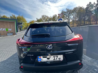 Lexus UX foto 2