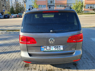 Volkswagen Touran foto 2