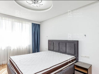 Apartament cu 2 camere, 70 m², Buiucani, Chișinău foto 2