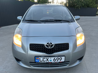 Toyota Yaris foto 2