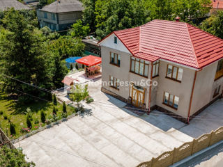 Casă de vânzare în Ialoveni, 2 nivele, cu reparație, teren 14 ari.  foto 0