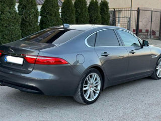 Jaguar XF foto 2