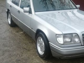 Mercedes Series (W124) foto 4