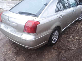 Toyota Avensis foto 2