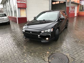 Mitsubishi Lancer foto 1