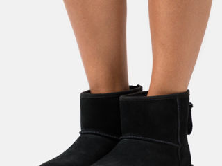 UGG Classic MINI LOGO ZIP noi, originale,mărimea 38. Negociabil